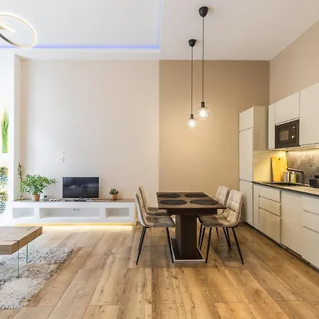 Csengery Deluxe With Balcony * Budapeşte