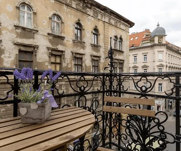Appartement Csengery Deluxe With Balcony *