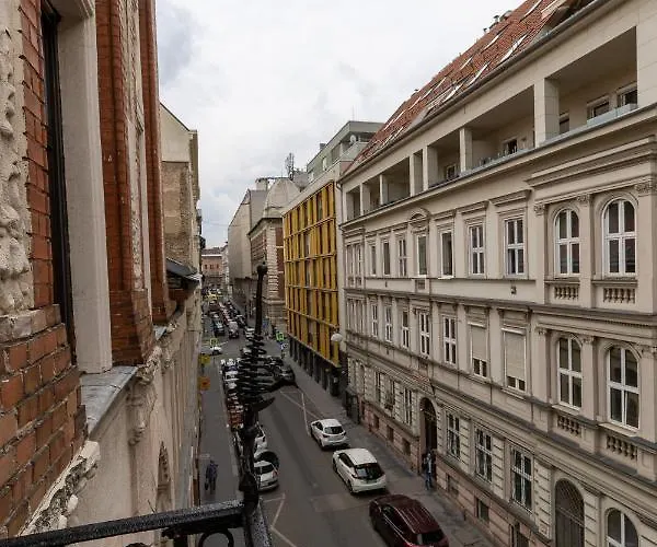 Appartement Csengery Deluxe With Balcony *