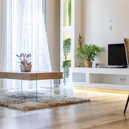 Csengery Deluxe With Balcony