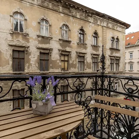 Apartment Csengery Deluxe With Balcony *