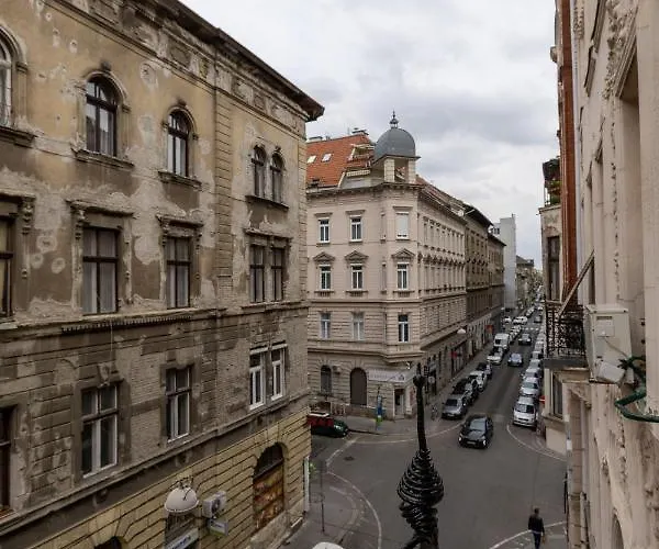 Csengery Deluxe With Balcony Budapest