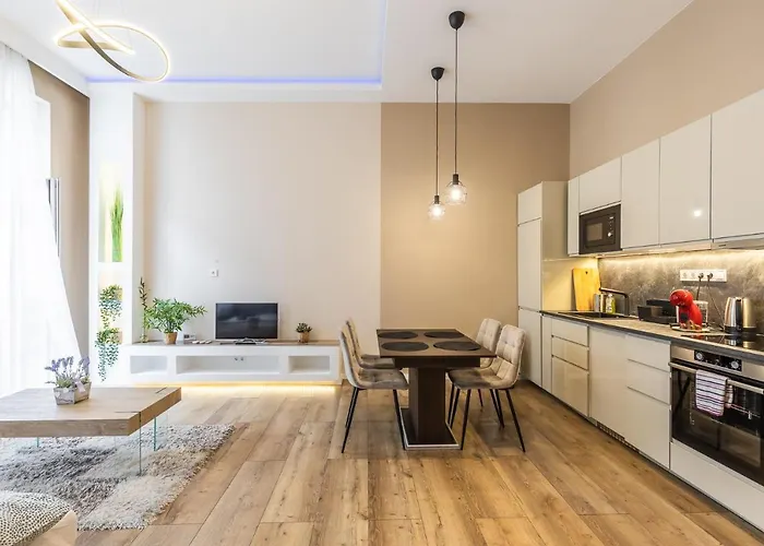 Csengery Deluxe With Balcony * Budapest