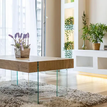 Csengery Deluxe With Balcony Apartamento