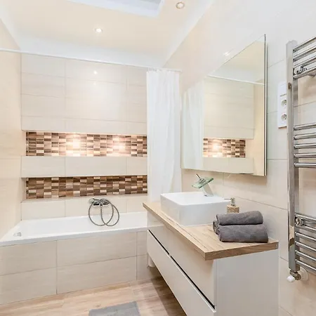 Csengery Deluxe With Balcony