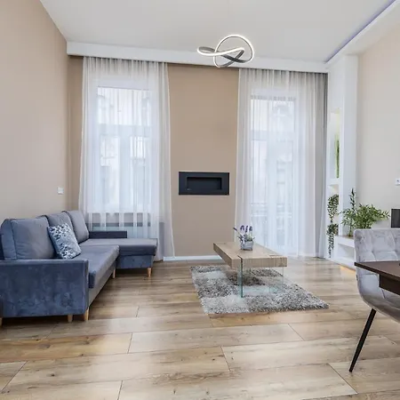 Csengery Deluxe With Balcony