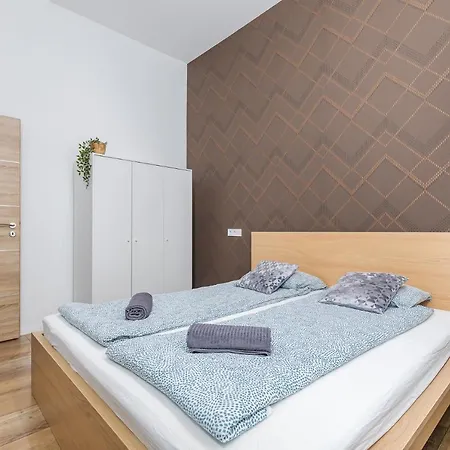Csengery Deluxe With Balcony Apartamento